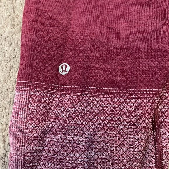 Lululemon ombré berry capri legging size 4 - Picture 3 of 5